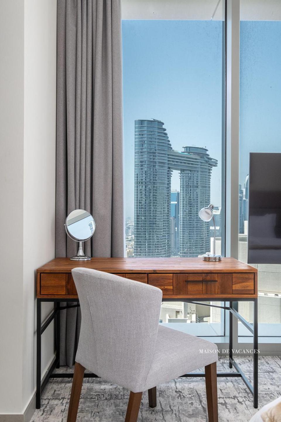 Three Bedroom In Downtown With Burj Khalifa View Apartament