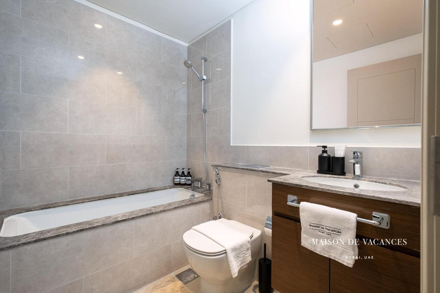 Apartament Three Bedroom In Downtown With Burj Khalifa View *