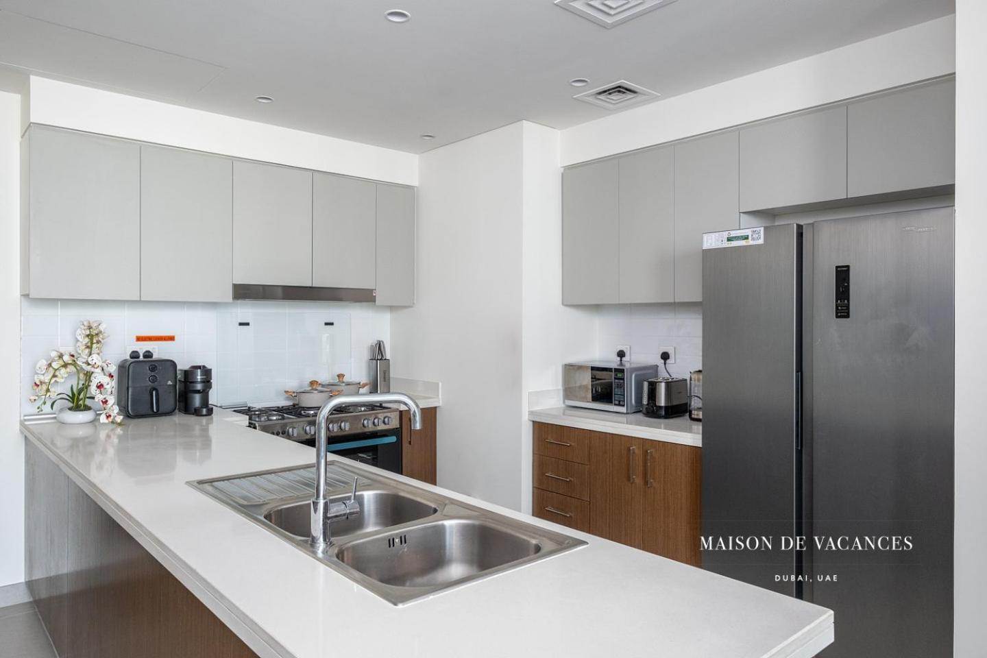 Three Bedroom In Downtown With Burj Khalifa View Apartament Dubai