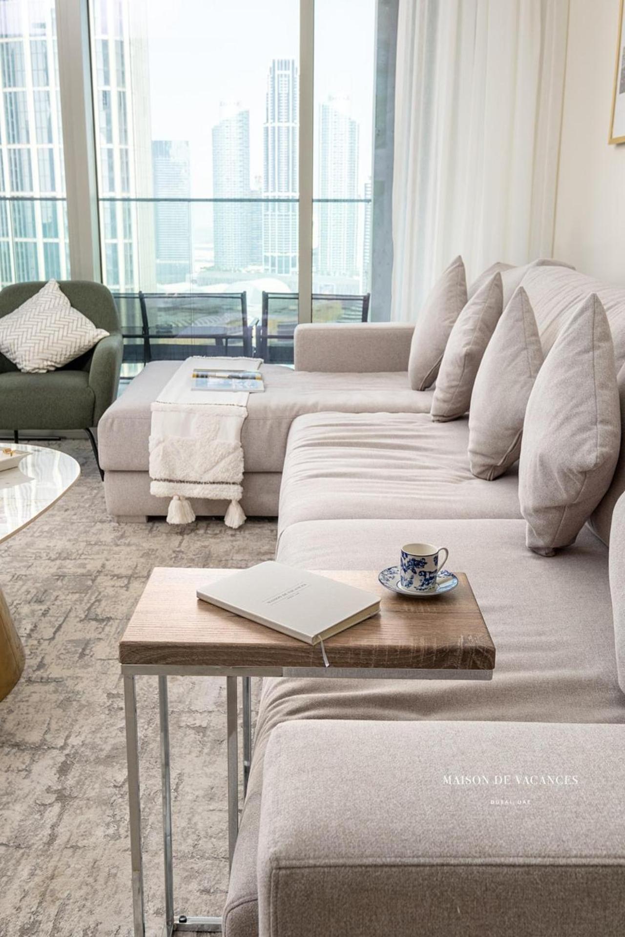 Three Bedroom In Downtown With Burj Khalifa View Apartament *