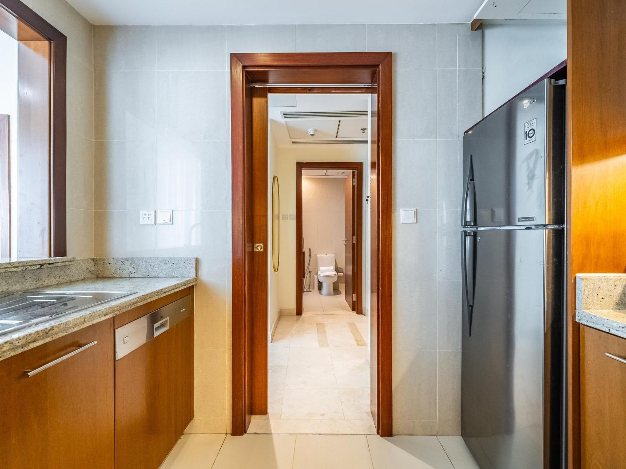 Downtown Luxury Living -1br-standpoint Tower A Apartment *