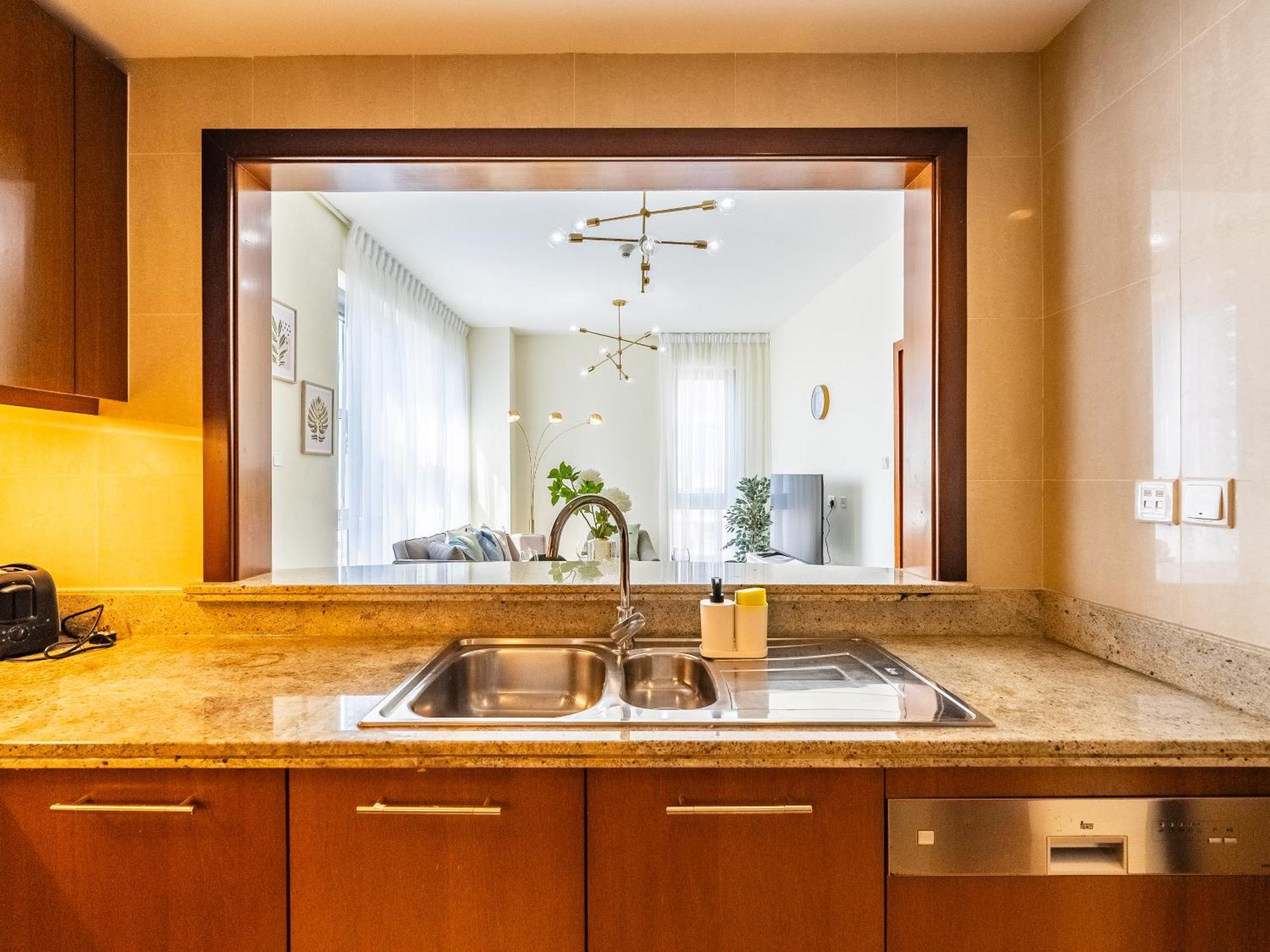 Downtown Luxury Living -1br-standpoint Tower A Apartment *