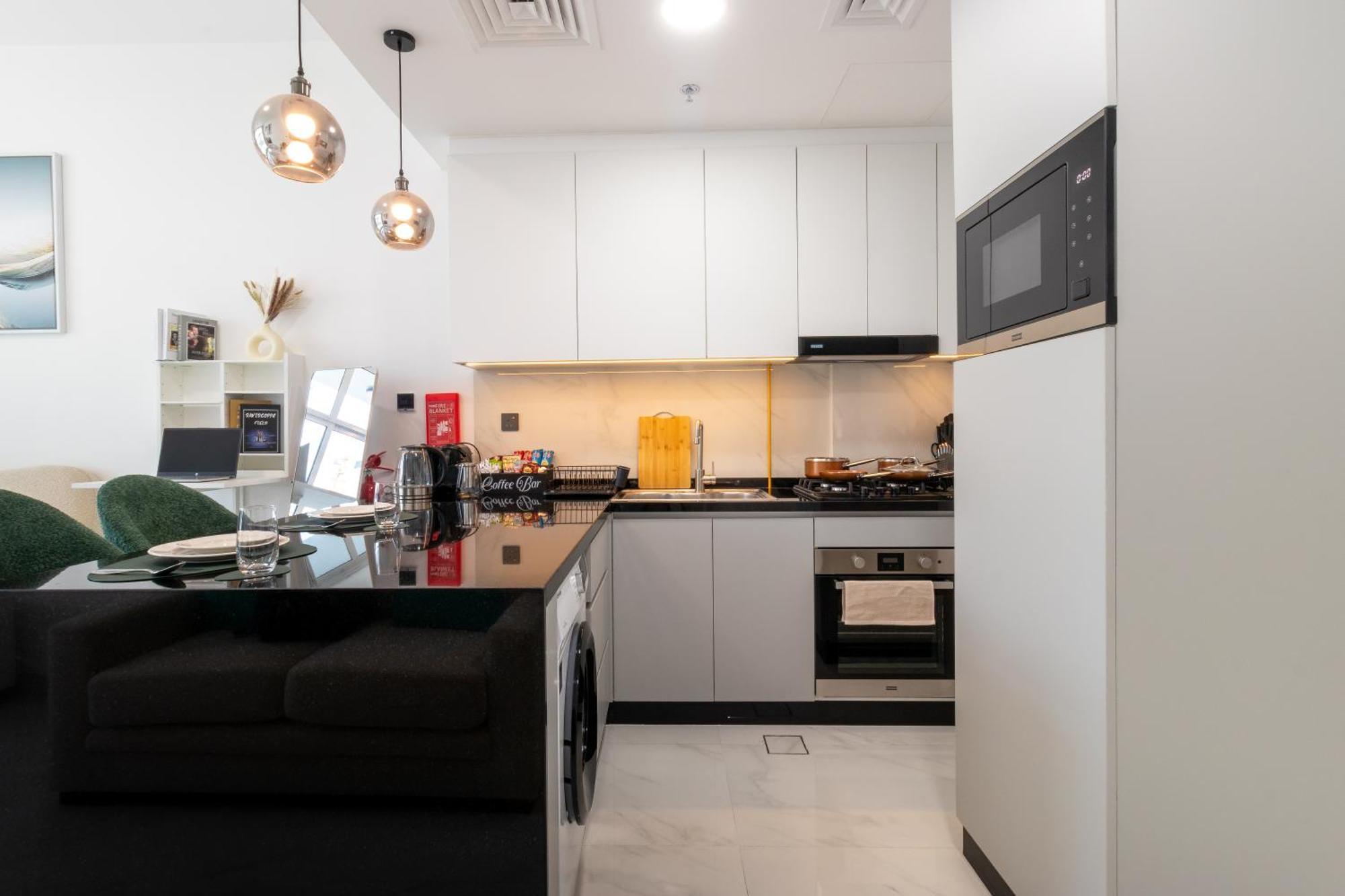 Apartemen Queen Bed, Full Kitchen, New Unit *