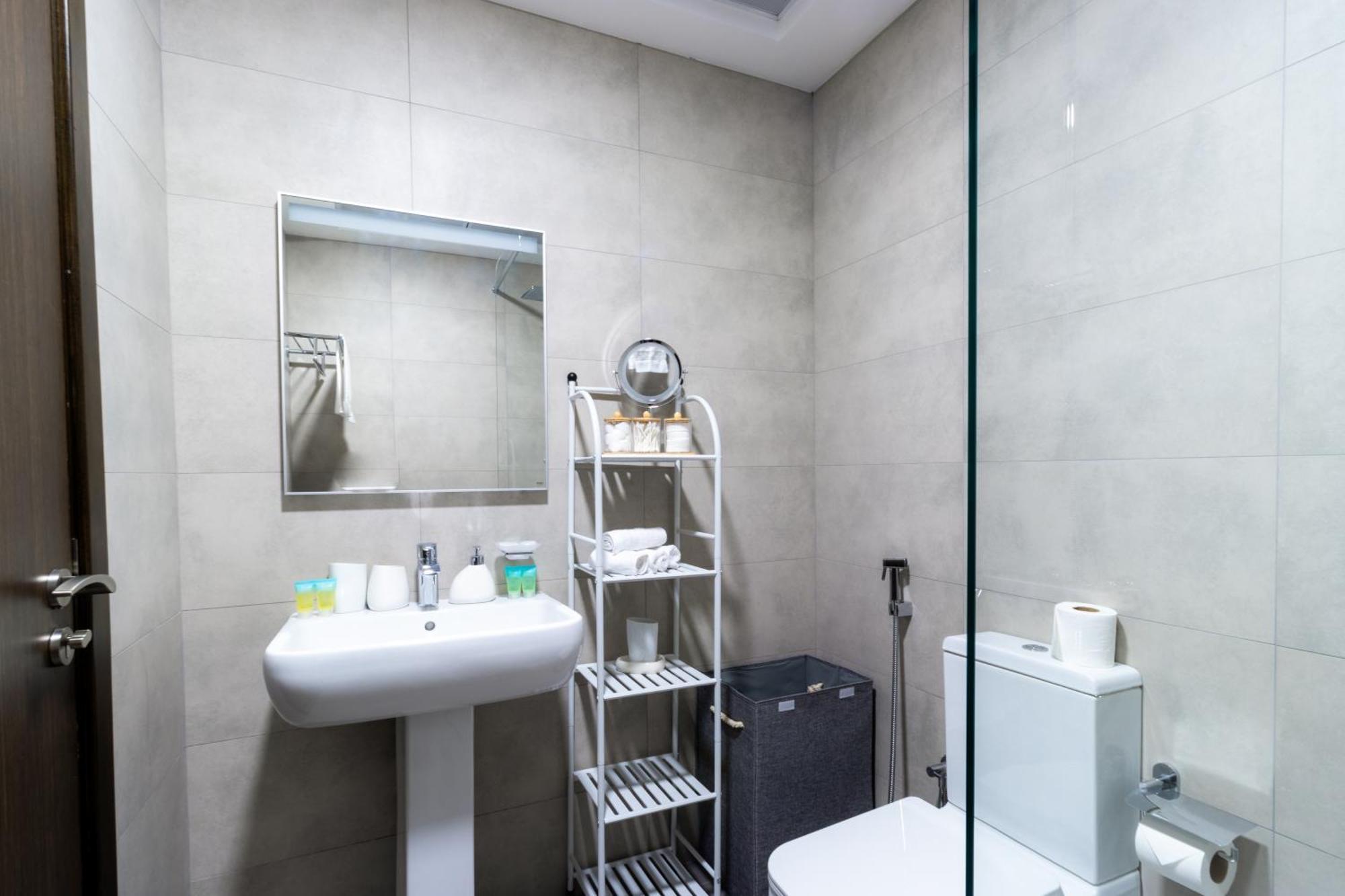 Queen Bed, Full Kitchen, New Unit Apartemen *