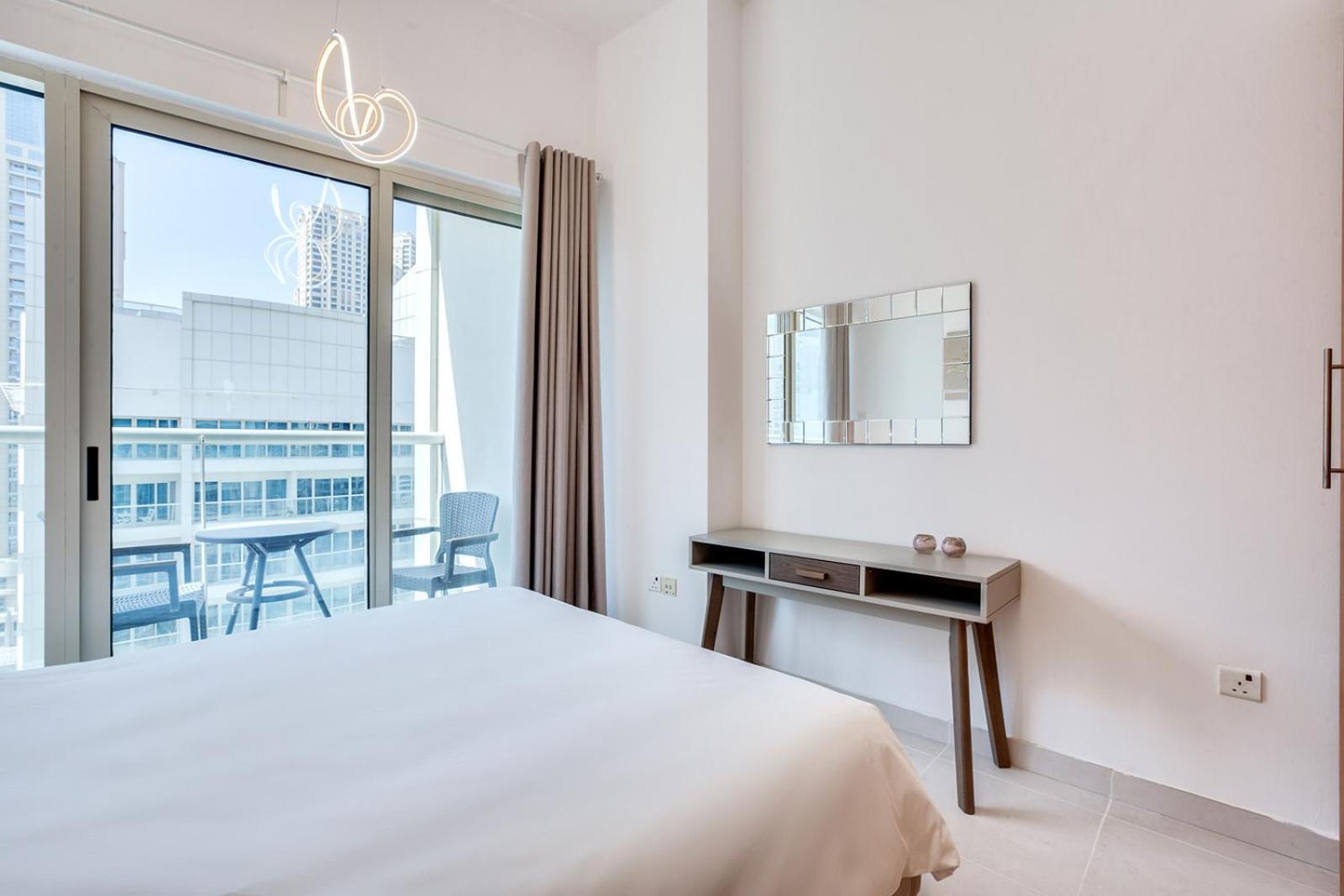 Apartment Stylish 2bd With Great View In Marina View Tower
