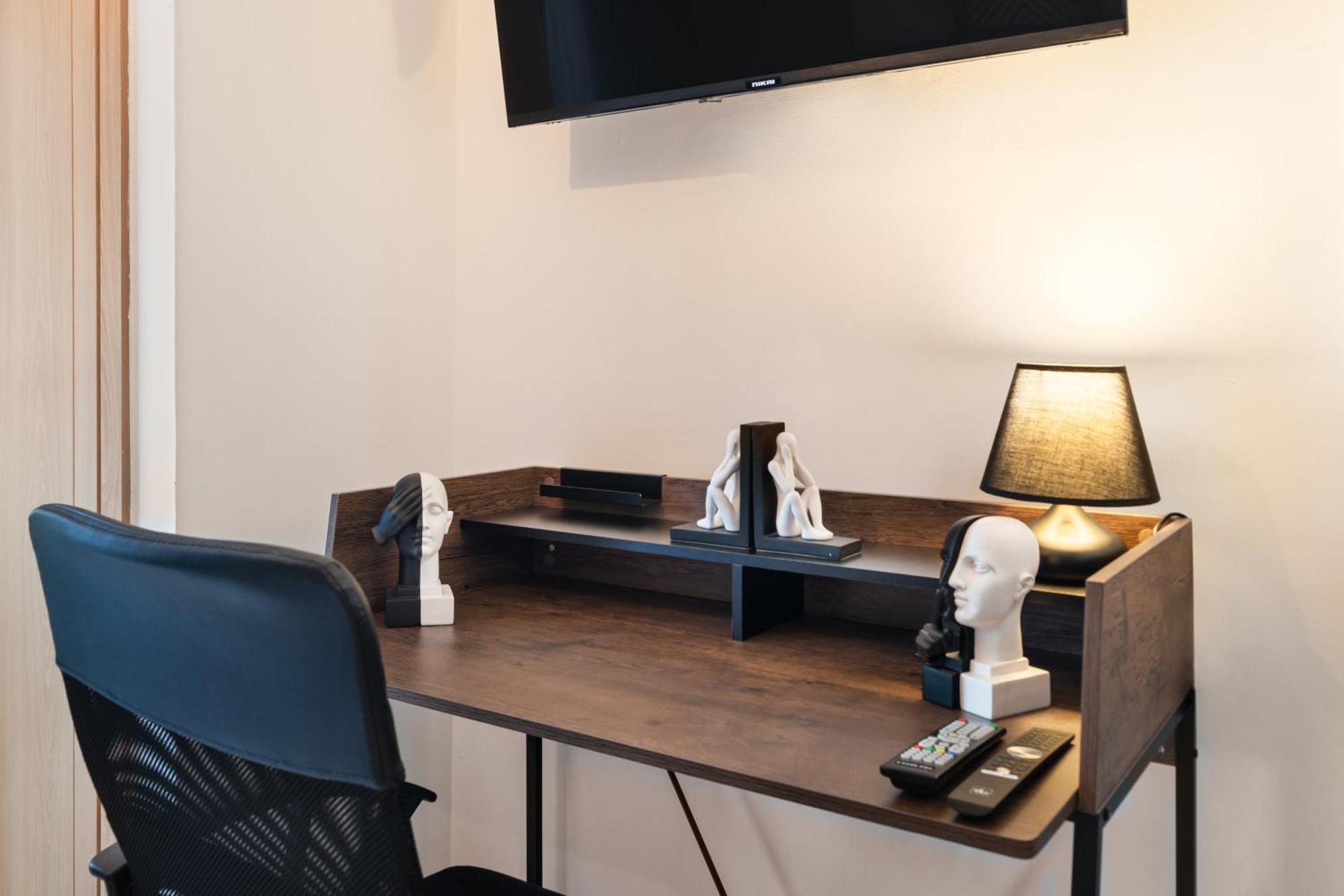 Furnished For Rent In Goldcrest Views, Jlt Lejlighed