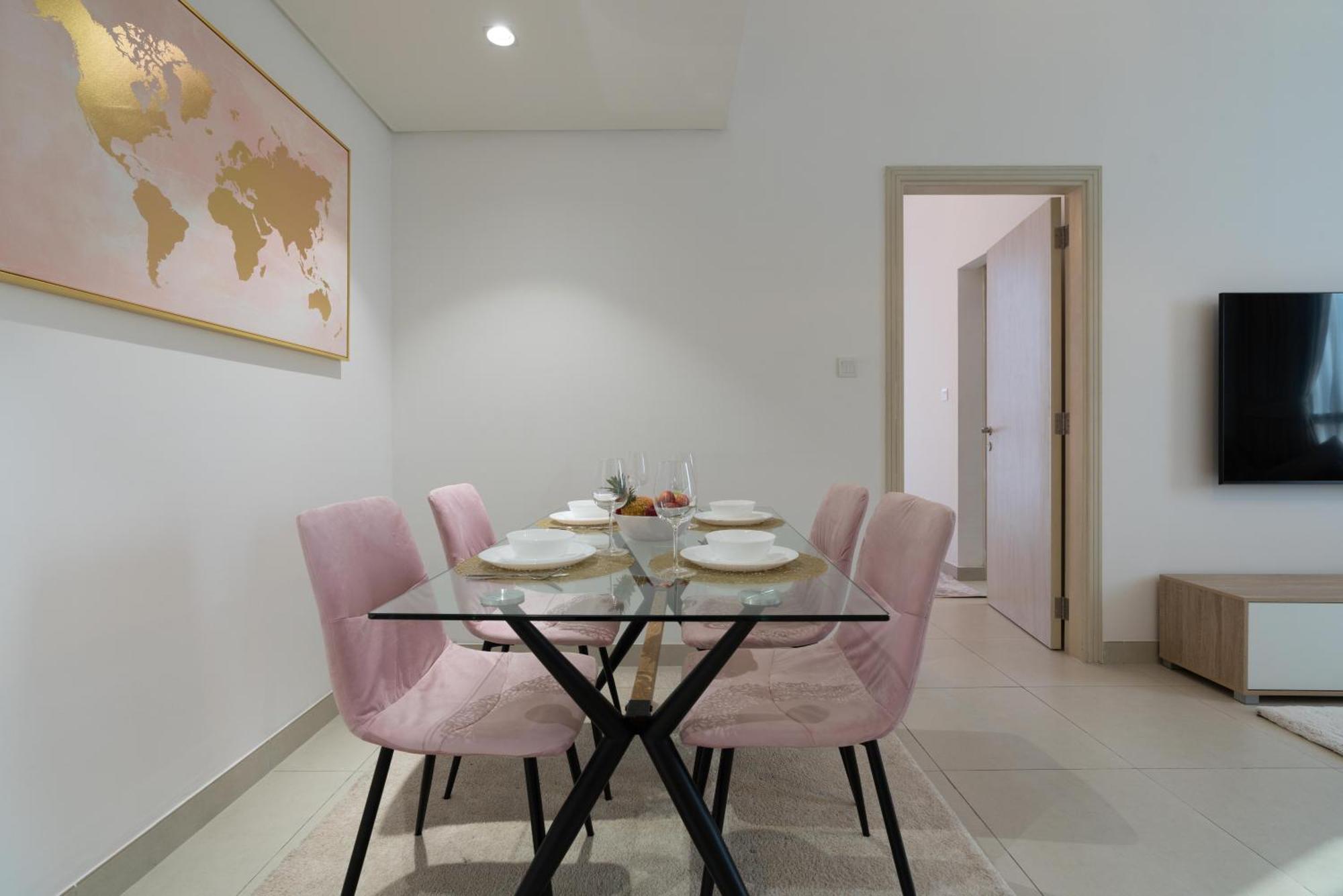 Modern 1-bedroom In Family-friendly With Swimming Pool, Gym & Free Parking. Appartement