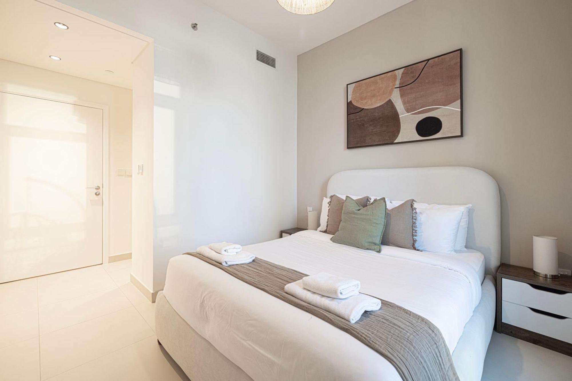 Luxury Sky High 2-bedroom Stunning Burj Khalifa & Fountain Views Apartment *
