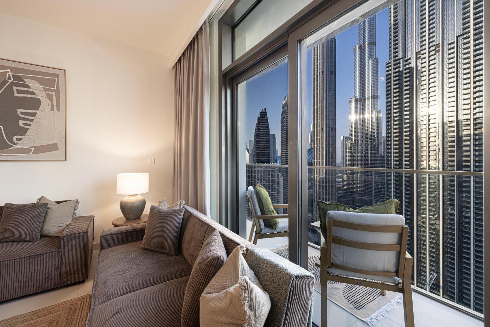 Luxury Sky High 2-bedroom Stunning Burj Khalifa & Fountain Views Apartment *
