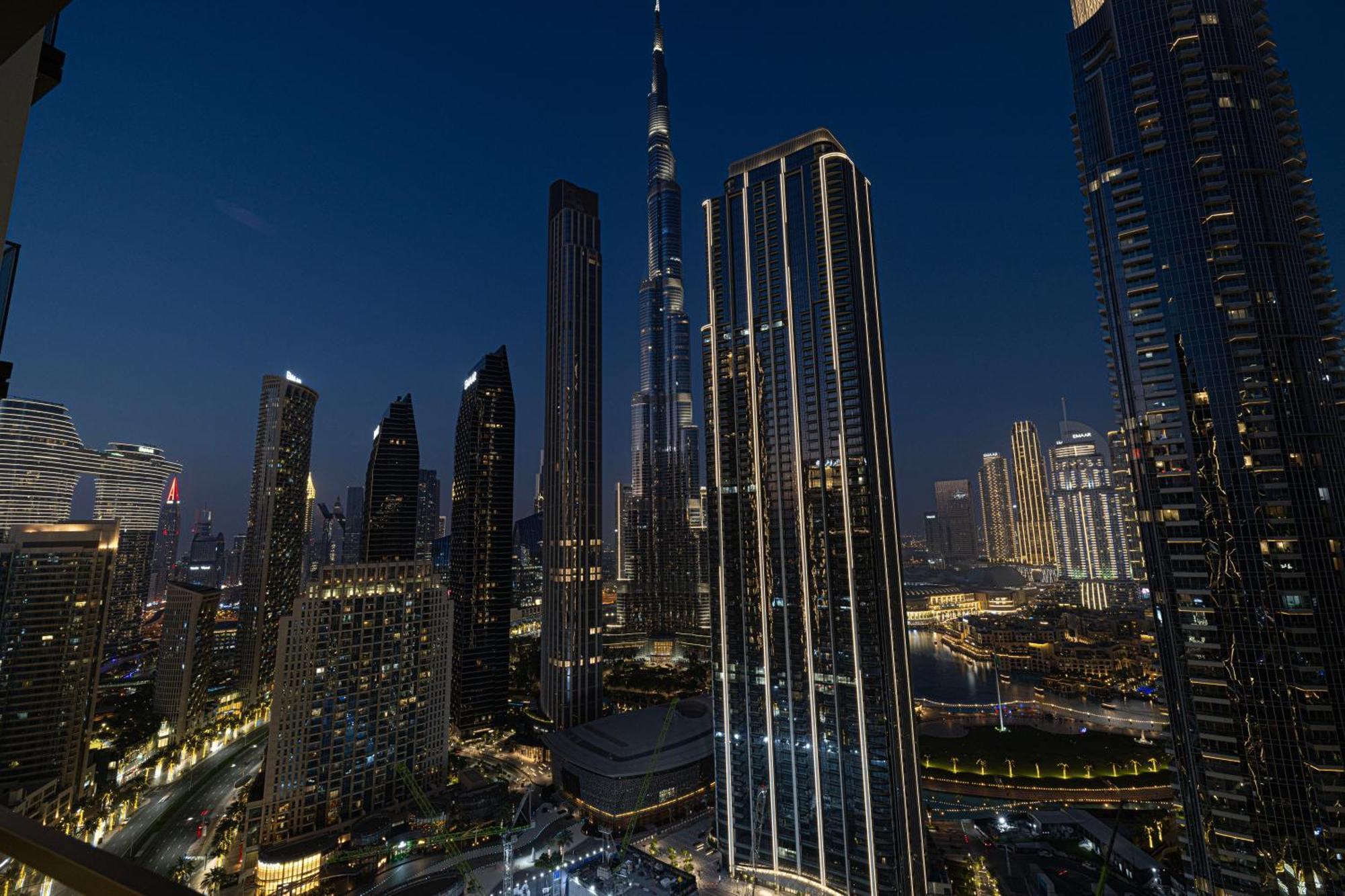 Luxury Sky High 2-bedroom Stunning Burj Khalifa & Fountain Views Apartment *