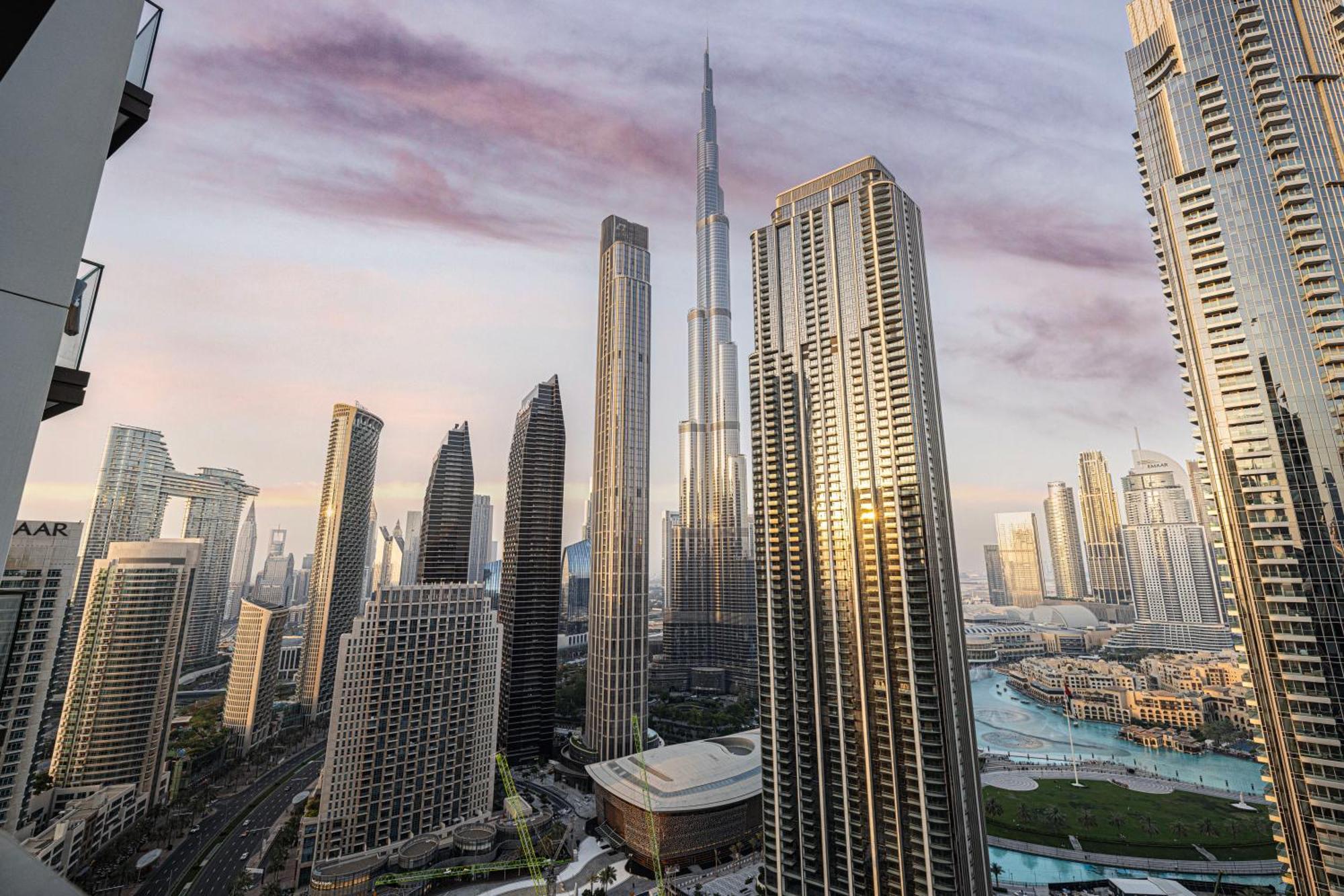 Luxury Sky High 2-bedroom Stunning Burj Khalifa & Fountain Views Apartment *