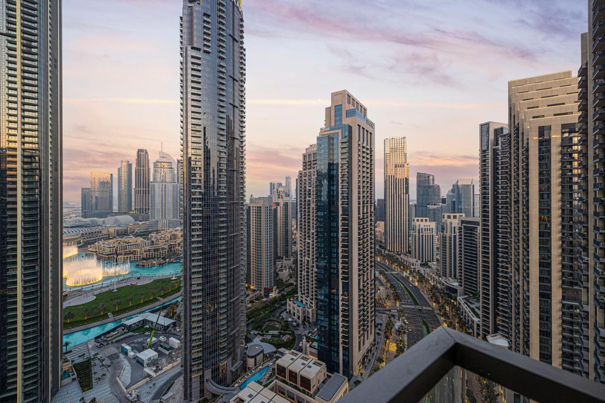 Luxury Sky High 2-bedroom Stunning Burj Khalifa & Fountain Views * Dubai