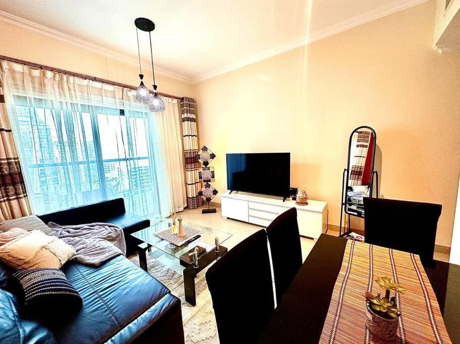 Apartemen Luxury One Bedroom !