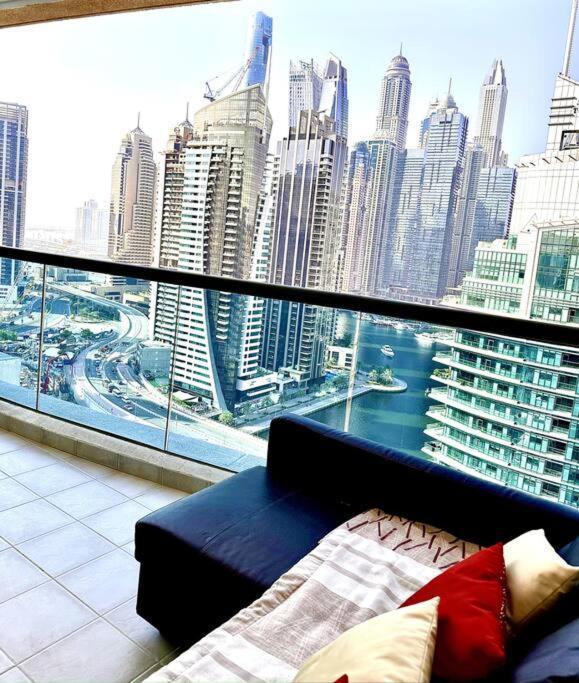Luxury One Bedroom ! Apartemen Dubai