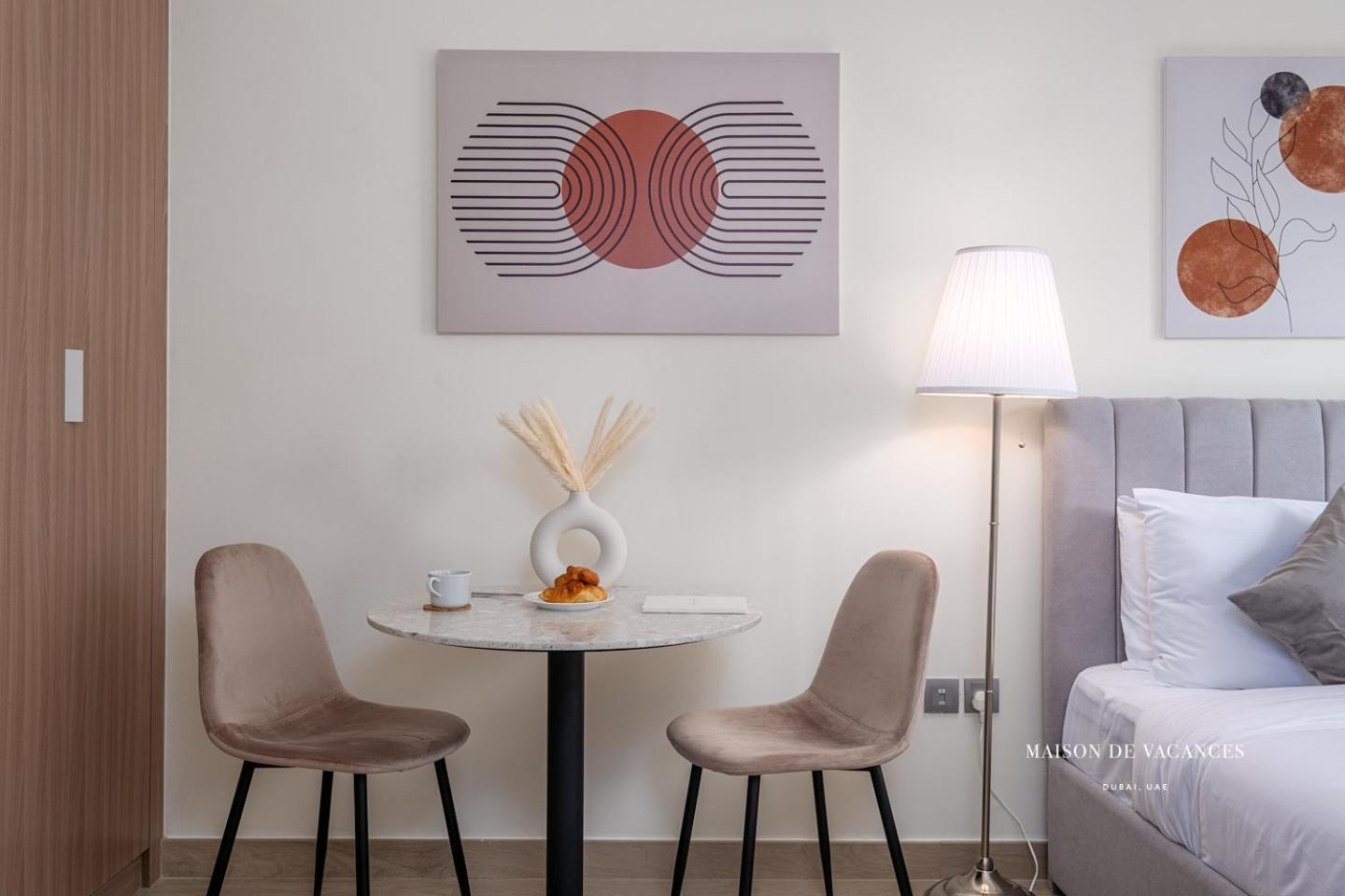 Large Balcony 10mins From Mall Apartamento *