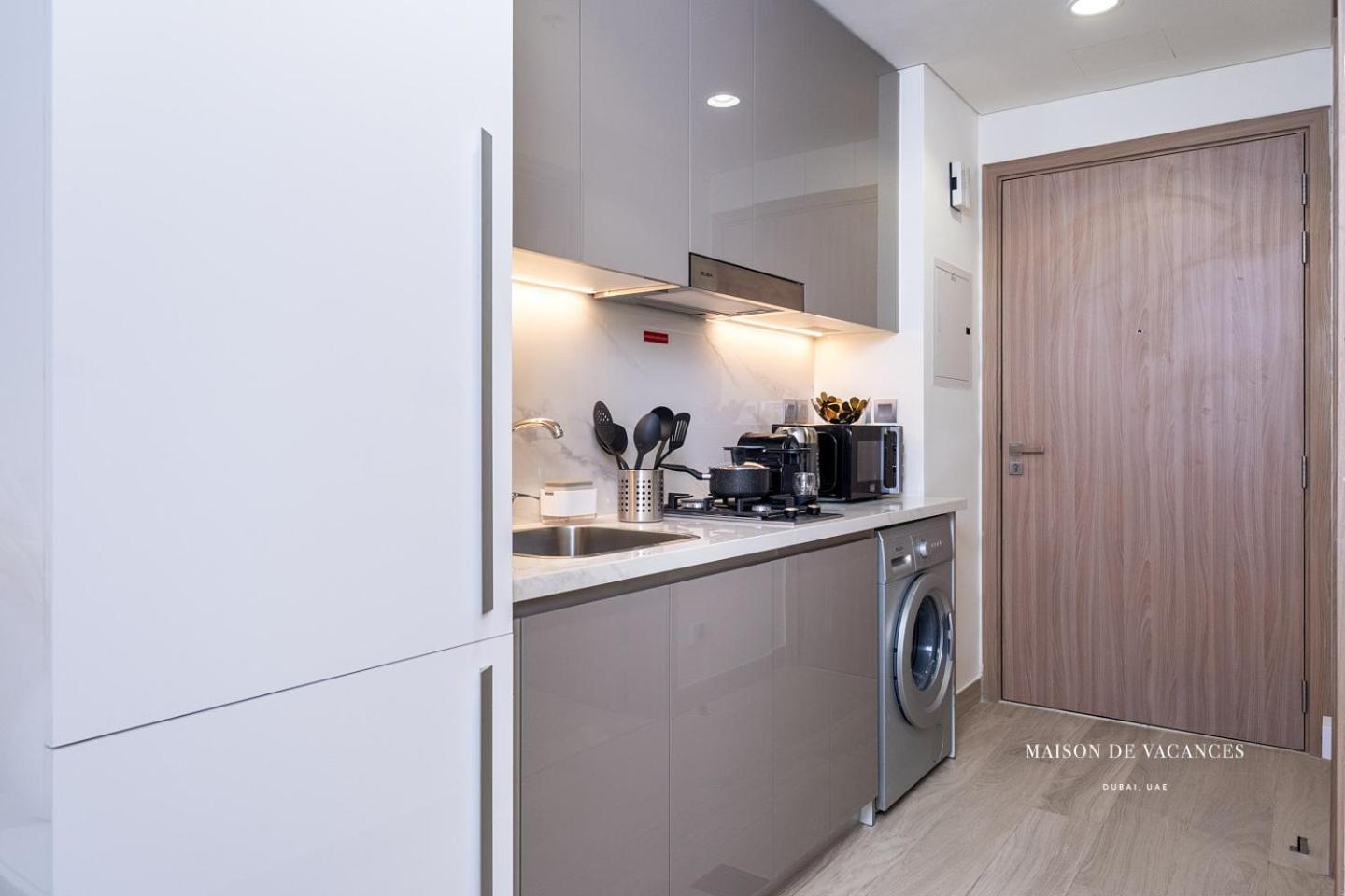 Large Balcony 10mins From Mall *