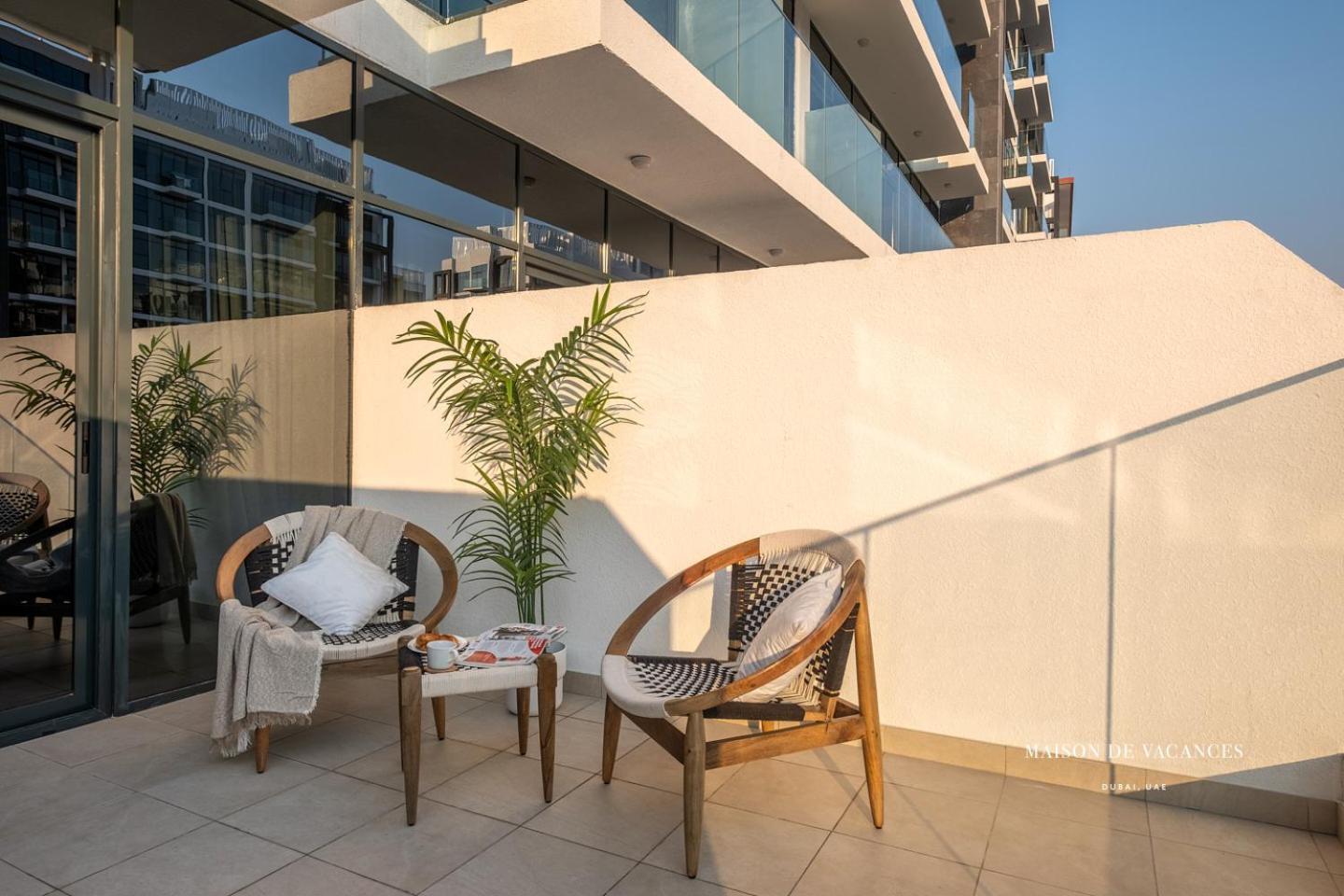 Large Balcony 10mins From Mall Apartamento