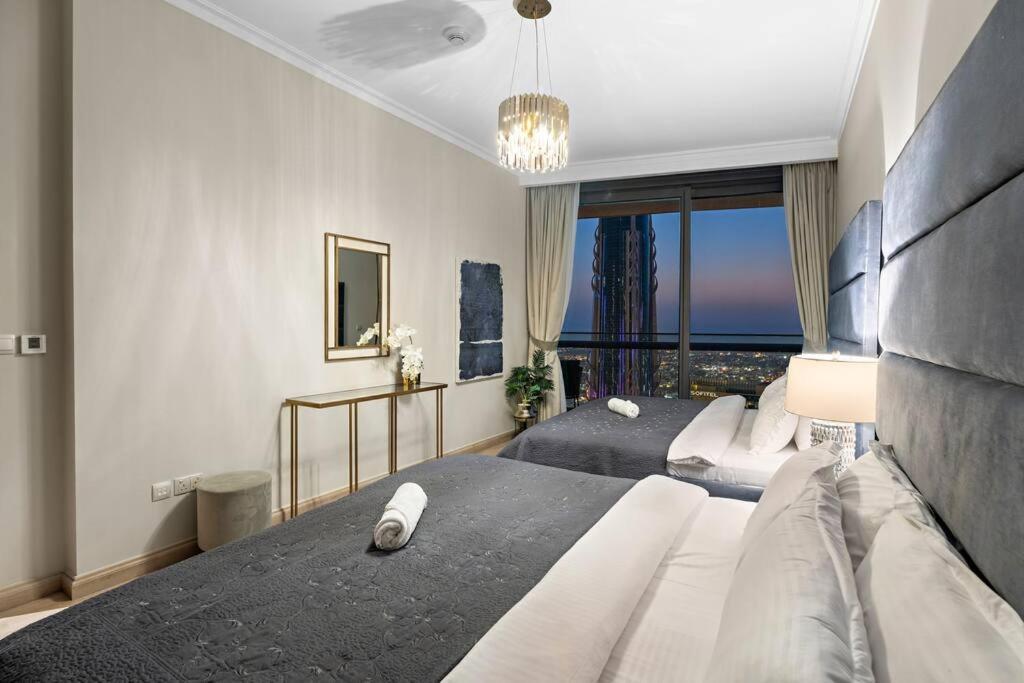 First Class 2br Exquisite Living Apartemen