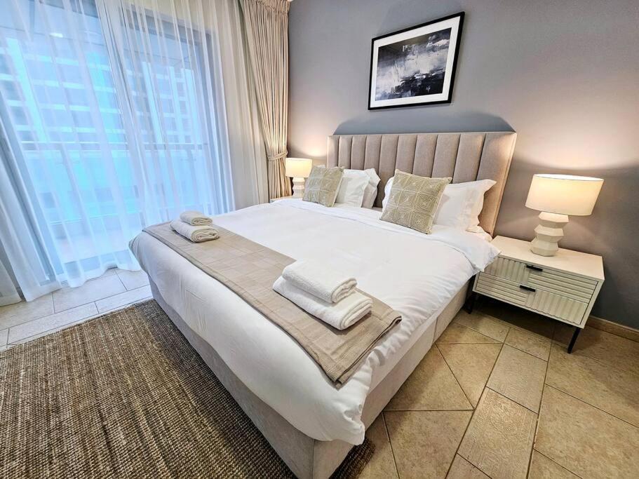 Bright Apt- Close To Barasti Appartement Dubaï