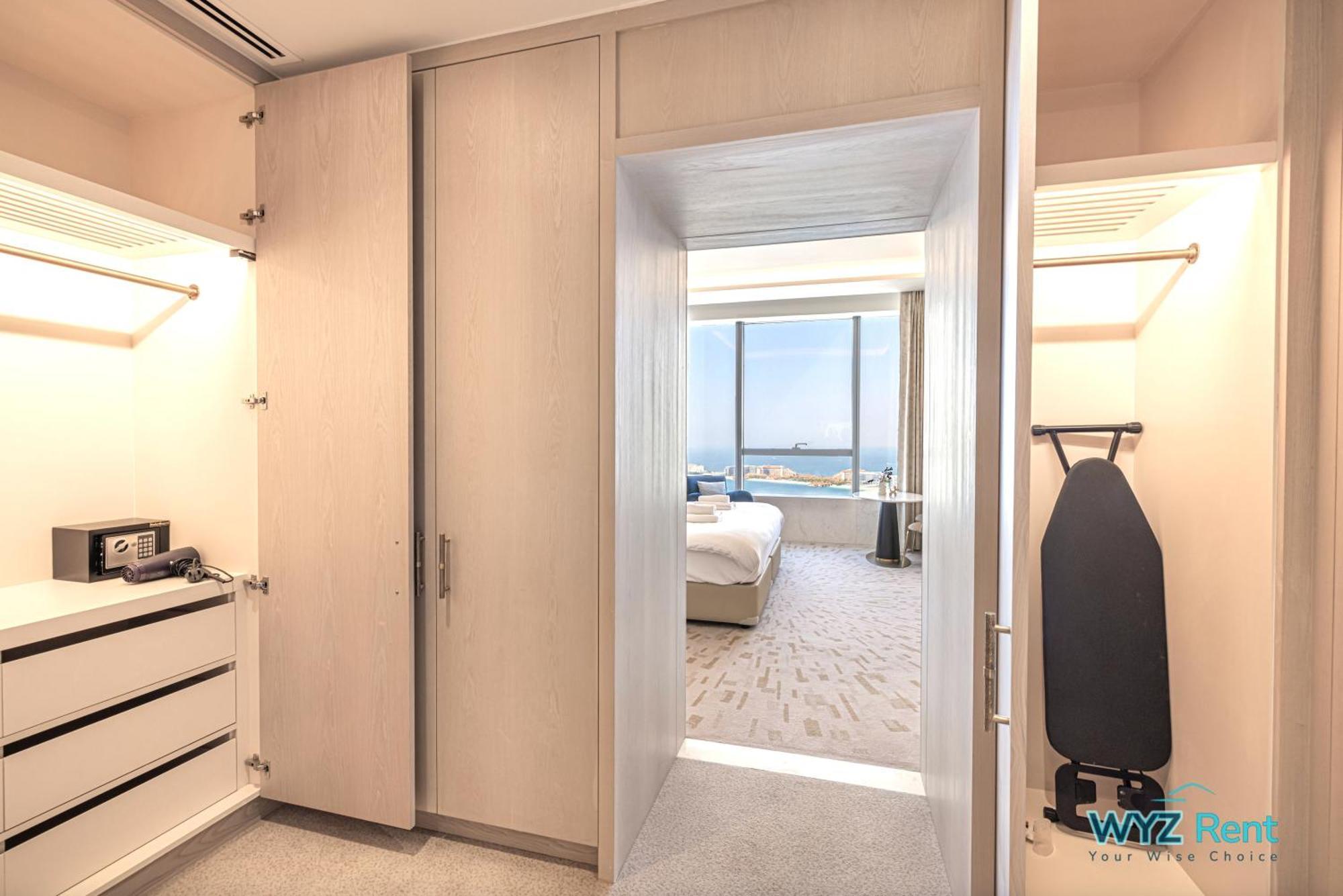 Appartement Breathtaking 1br In Palm Tower, With Sea View Dubaï