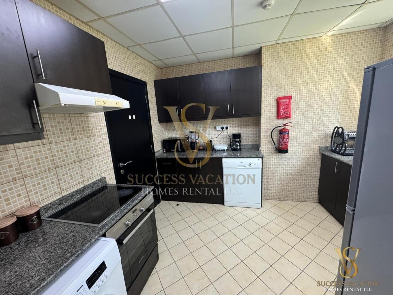 Marina , Success Luxury Apartments, Near Jbr And Metro Station-daily Free Housekeeping Included Appartement
