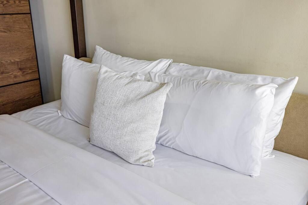 Tranquil Vibe 1br In Downtown Apartment *
