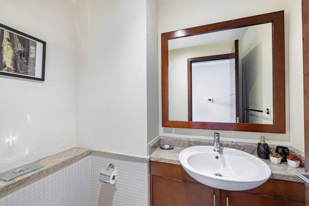 Tranquil Vibe 1br In Downtown