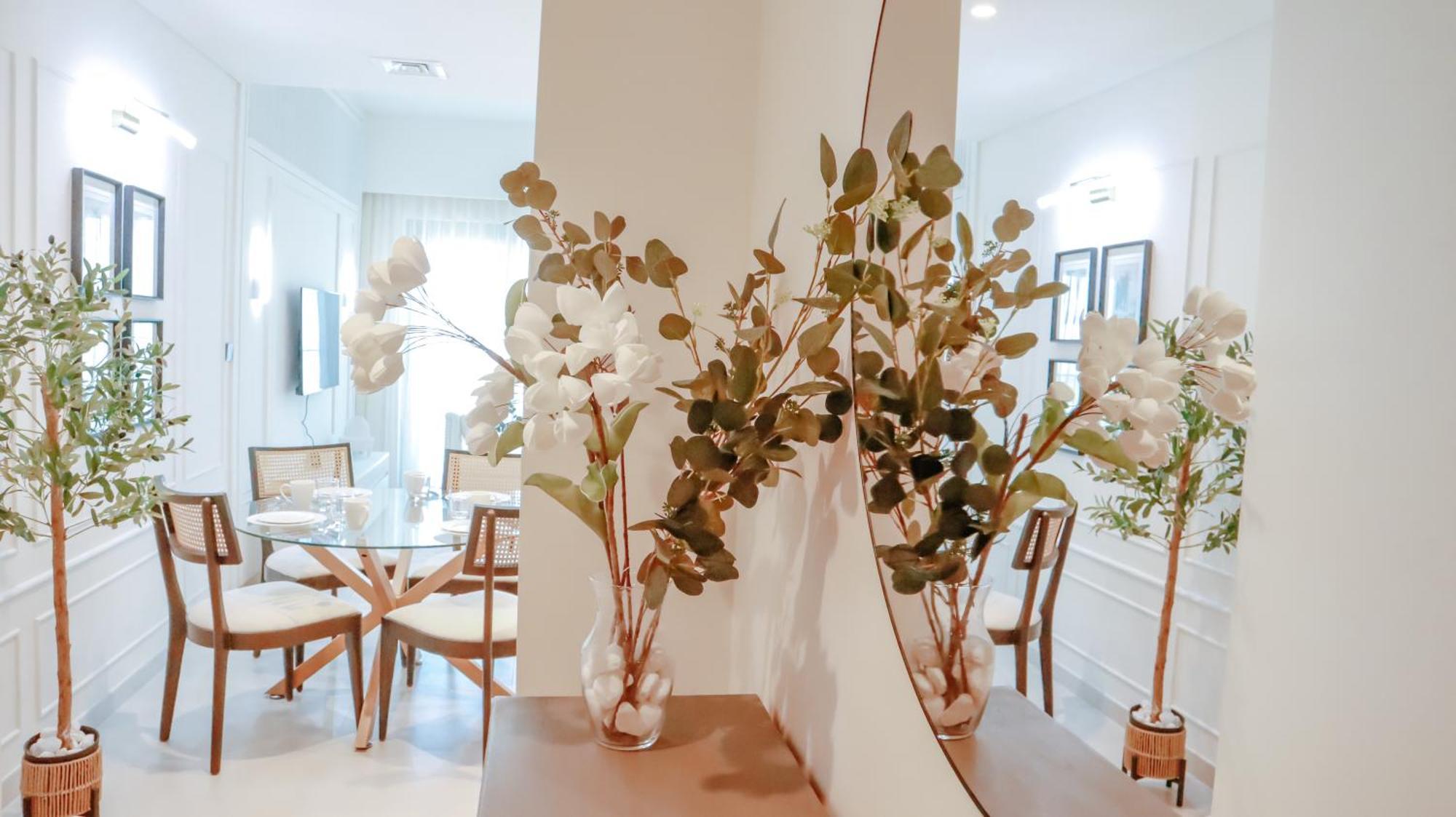 Burj Royale Condo, Close To Mall & Attractions *