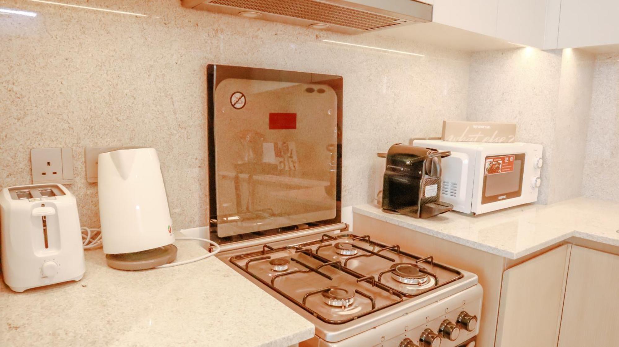 Burj Royale Condo, Close To Mall & Attractions