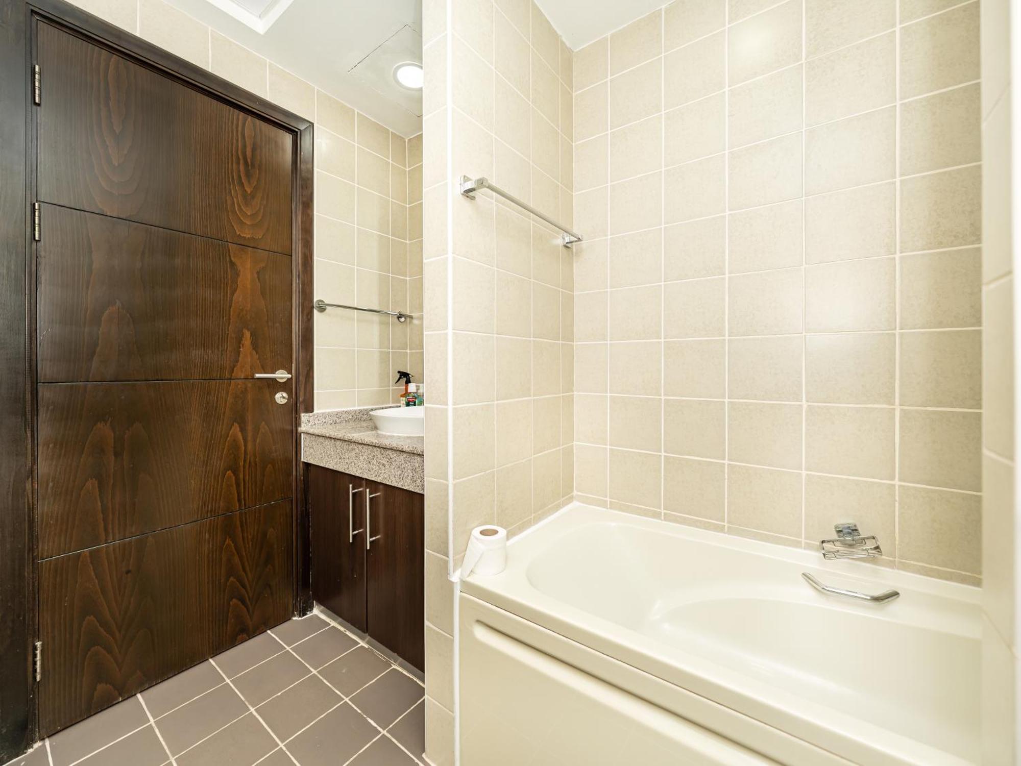 Marina Views - 2br Luxury Apartment, High Floor, Torch Marina Apartemen *