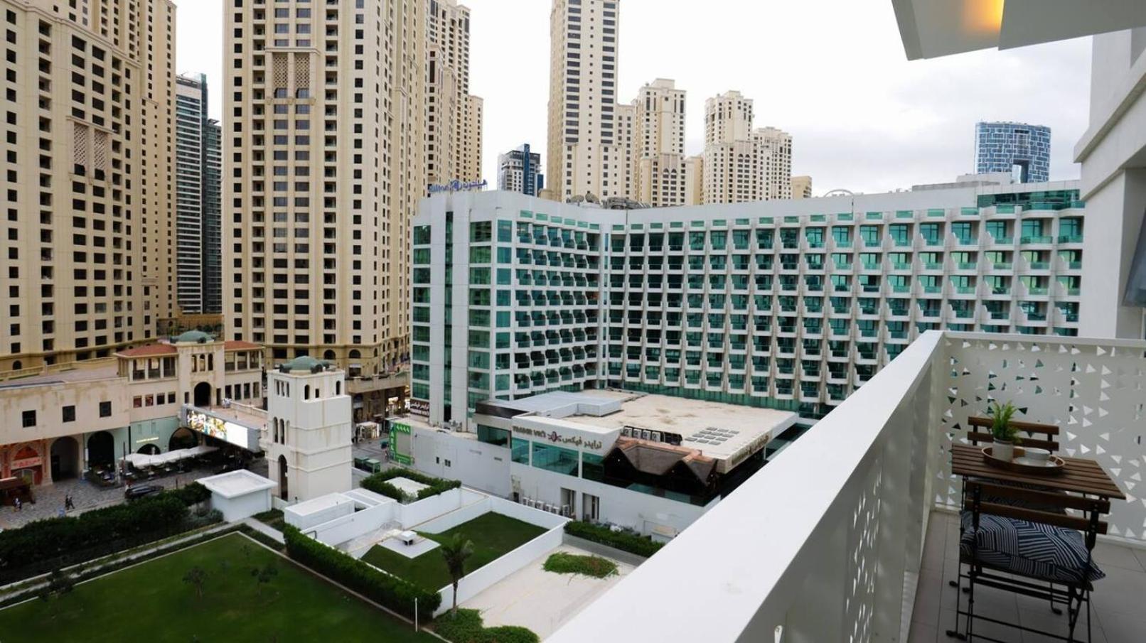 La Vie On Jbr