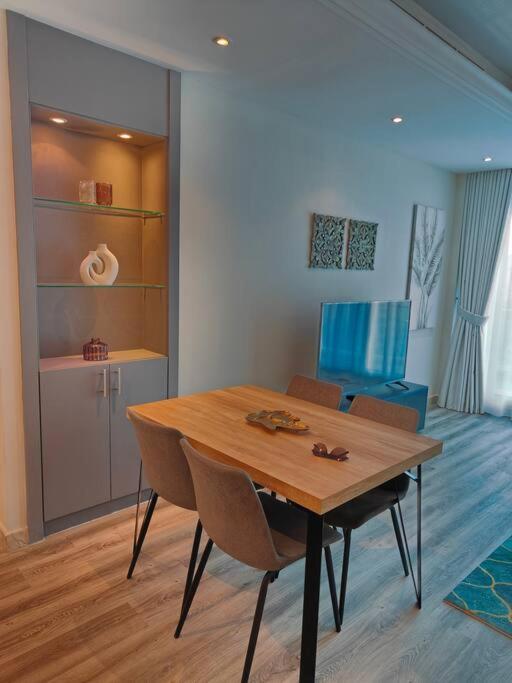 Waterfront Marina View Amazing Location 2 Bed *
