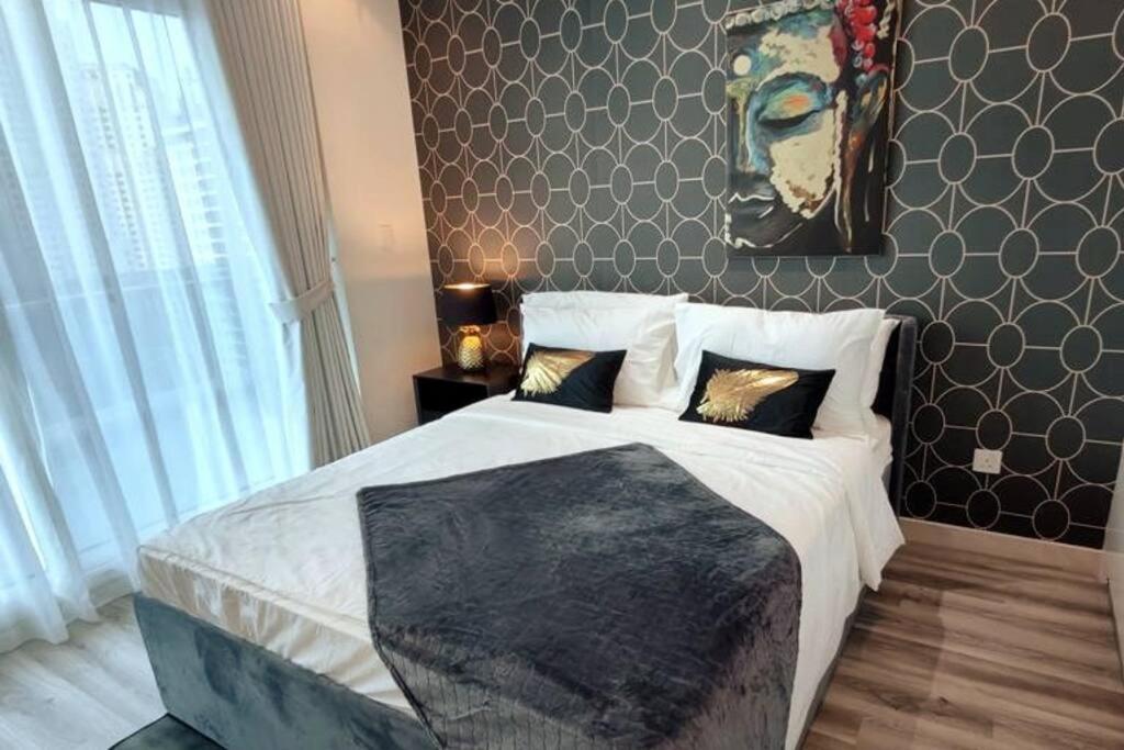 Waterfront Marina View Amazing Location 2 Bed