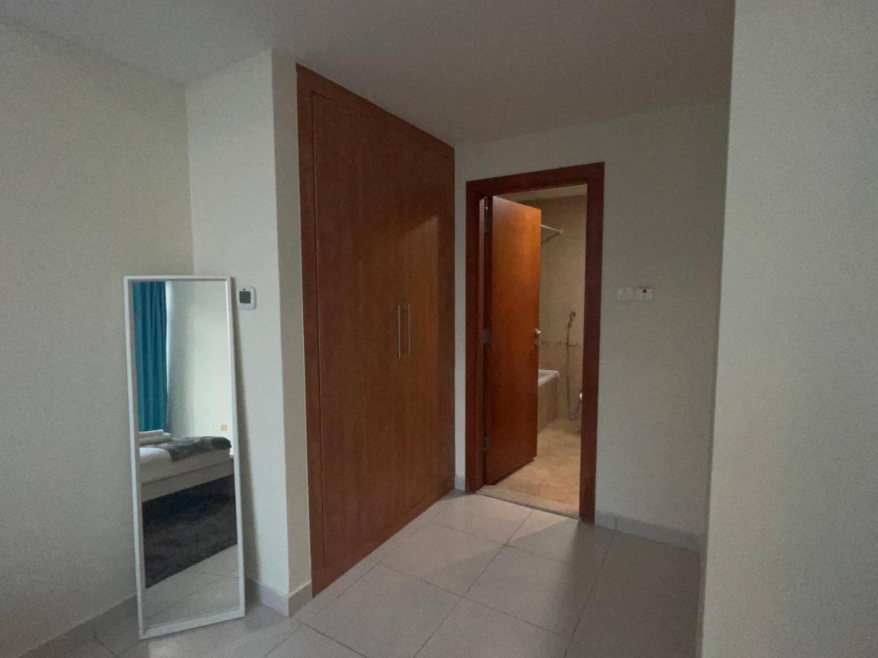 Very Convenient Steps To Metro And Marina Mall Managed By Sunnyhomes Dubaï