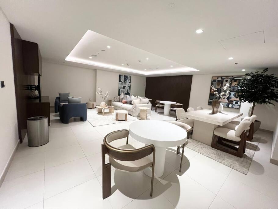 Stylish 1 Bedroom High Floor In Creek Edge * Dubaï