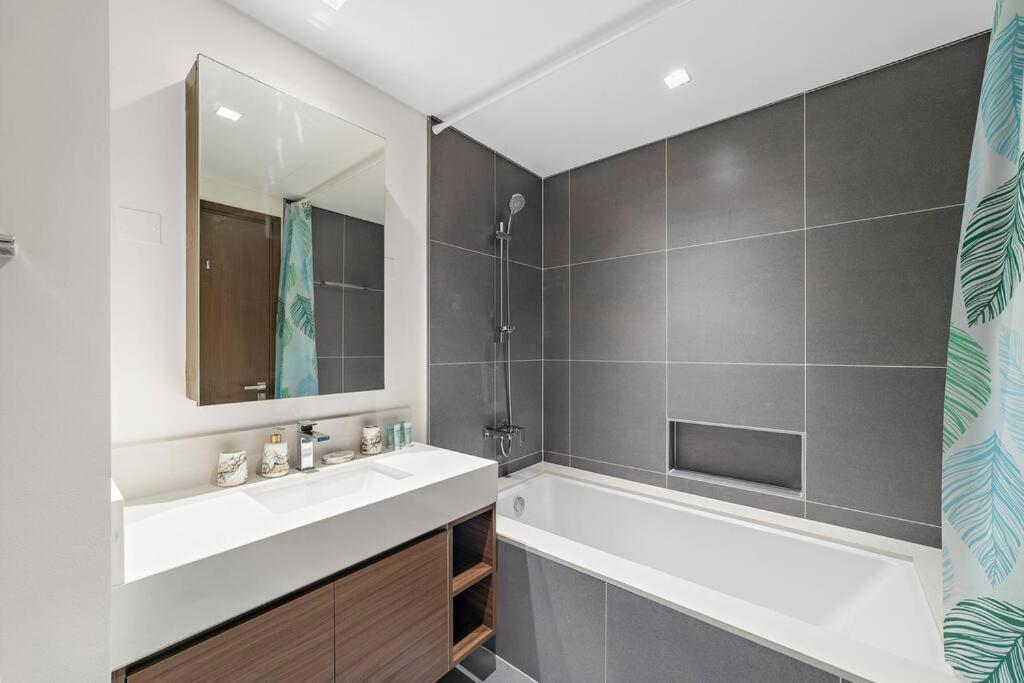 Stylish 1 Bedroom High Floor In Creek Edge *