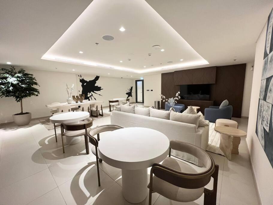 Stylish 1 Bedroom High Floor In Creek Edge Appartement Dubaï