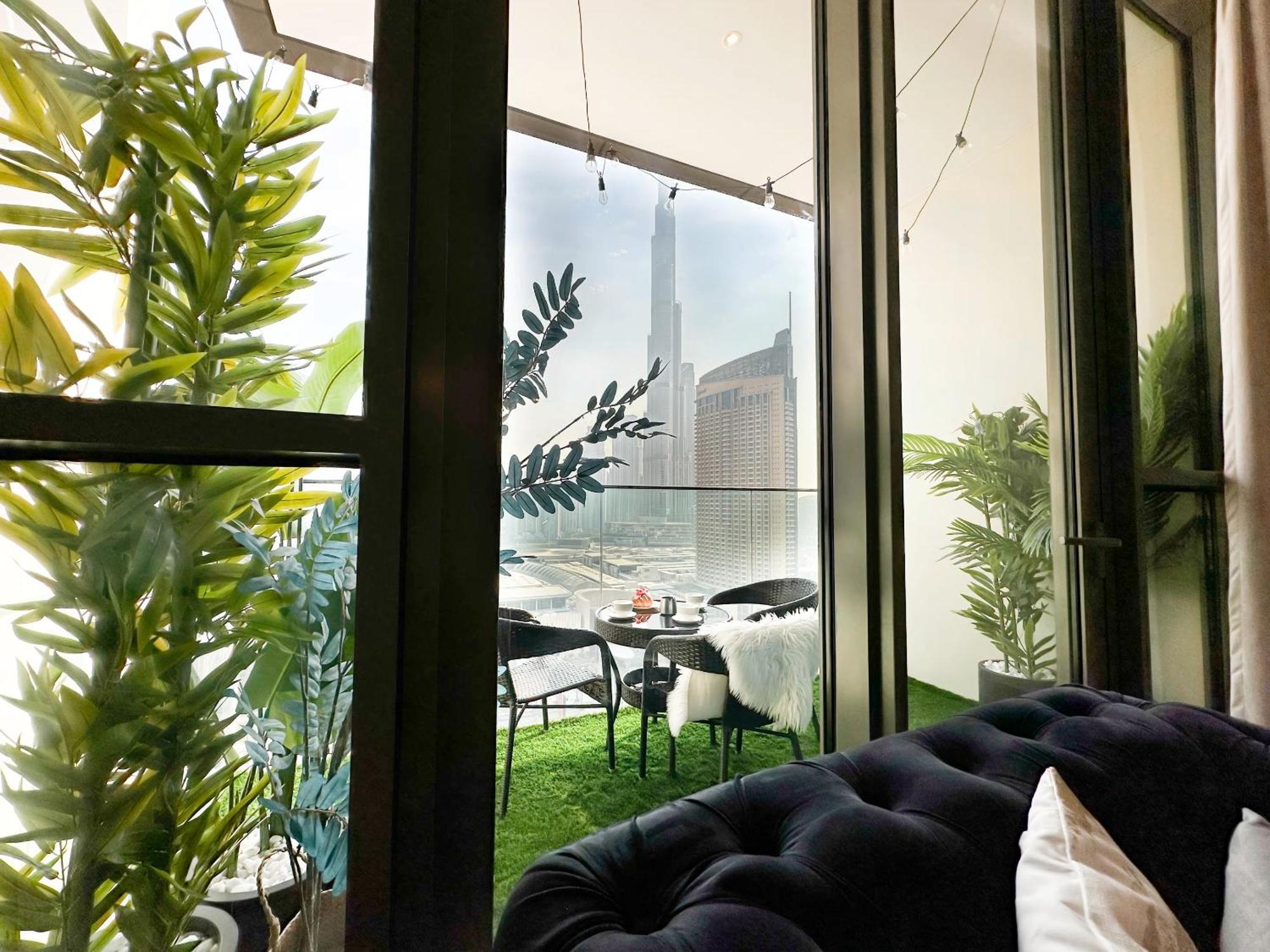 Apartemen Stylish 2 Bedroom Dior-inspired Connected To Mall