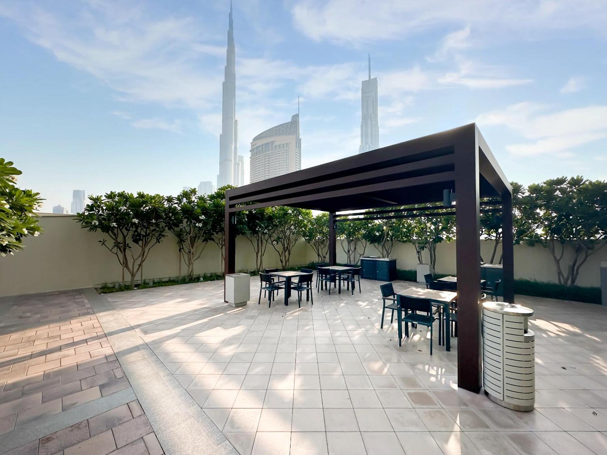 Stylish 2 Bedroom Dior-inspired Connected To Mall Apartemen Dubai