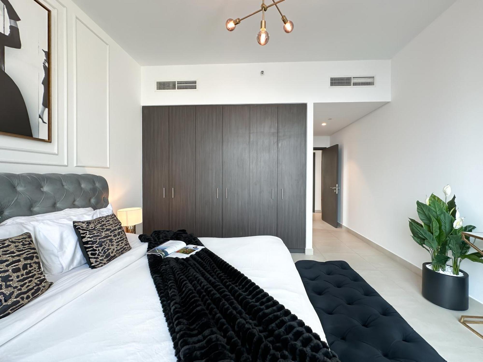 Apartemen Stylish 2 Bedroom Dior-inspired Connected To Mall Dubai