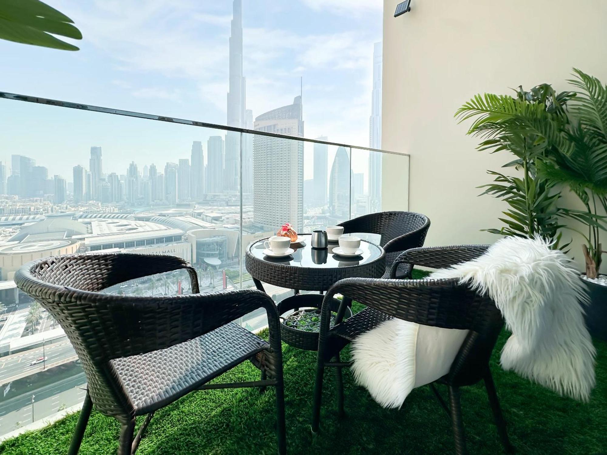 Apartemen Stylish 2 Bedroom Dior-inspired Connected To Mall