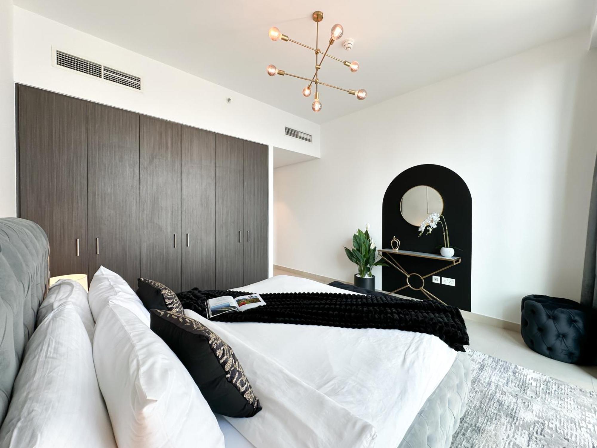 Apartemen Stylish 2 Bedroom Dior-inspired Connected To Mall Dubai