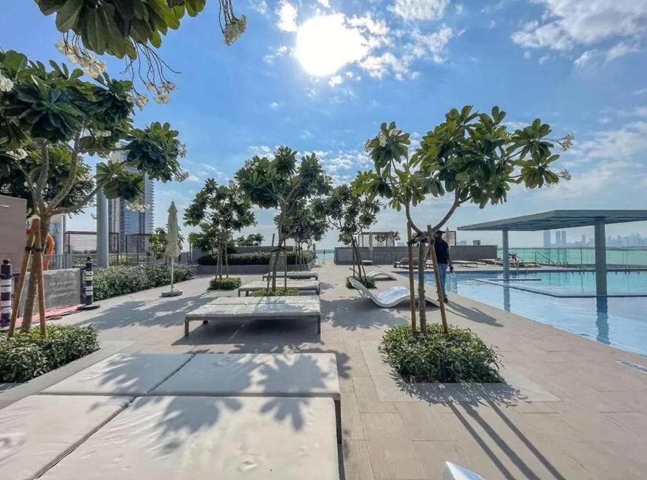 Elegant Luxury With Stunning Views In Creek Harbour Apartment