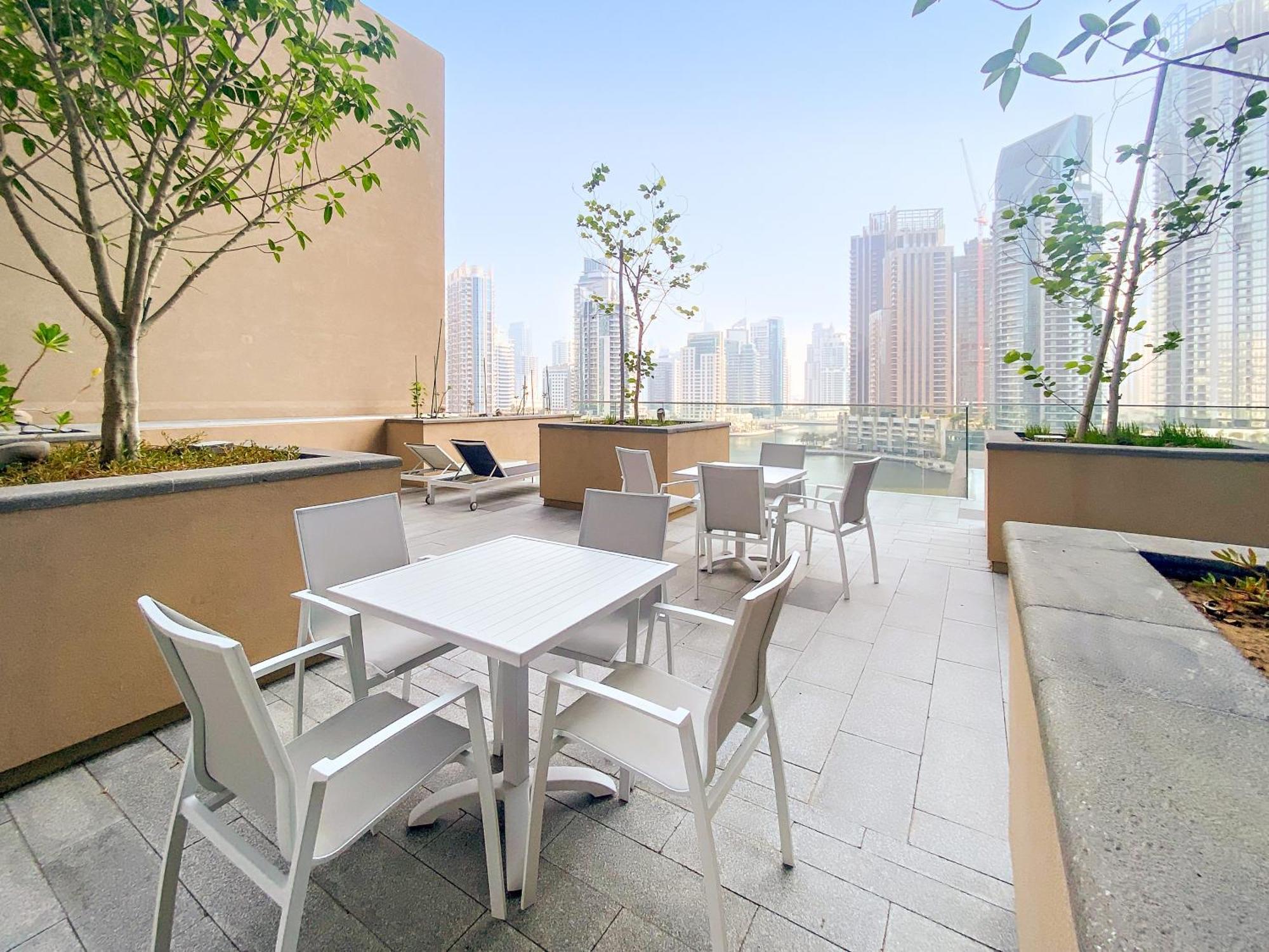 Chic 1-bed Near Marina Promenade - 5 Min To Tram Apartment *