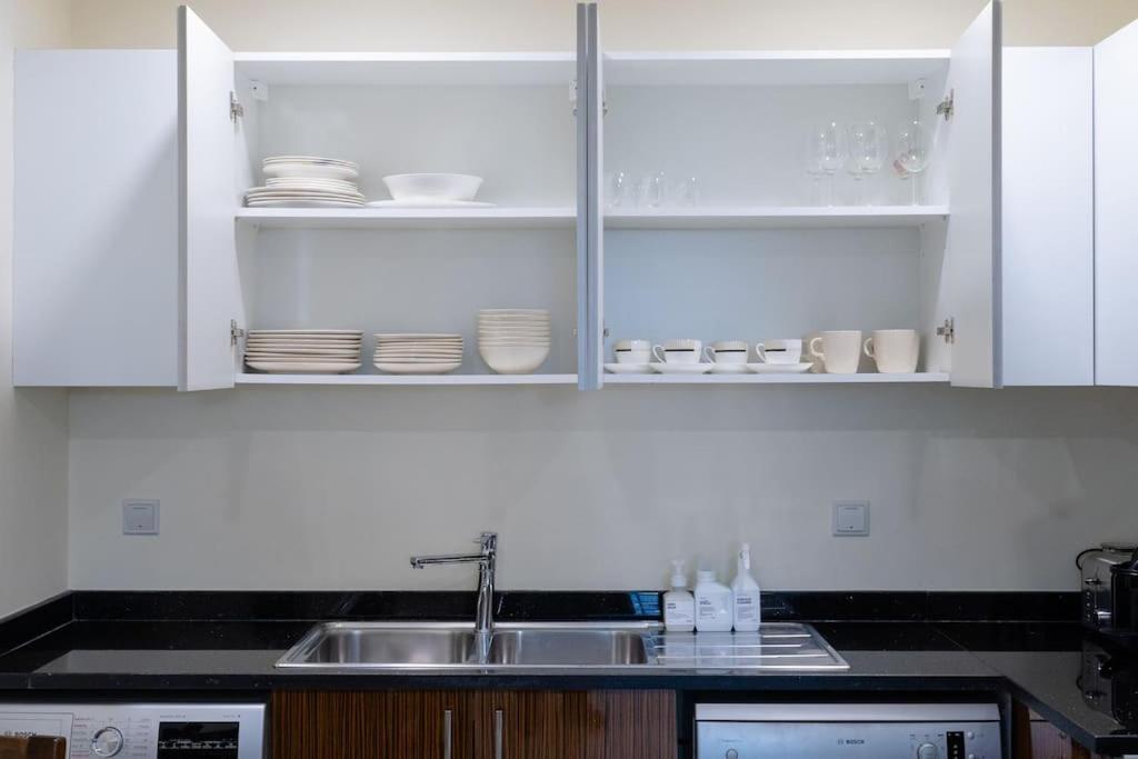 Modern L Sleeps 4 L 2 Baths *
