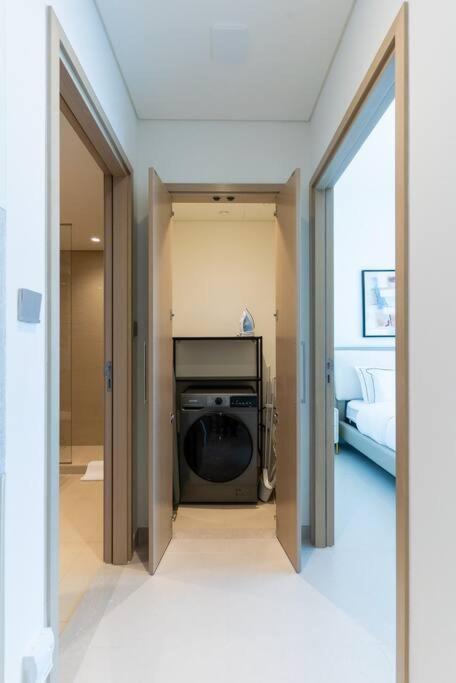 Stylish 1 Bedroom L Next To Mall L Great Amenities *