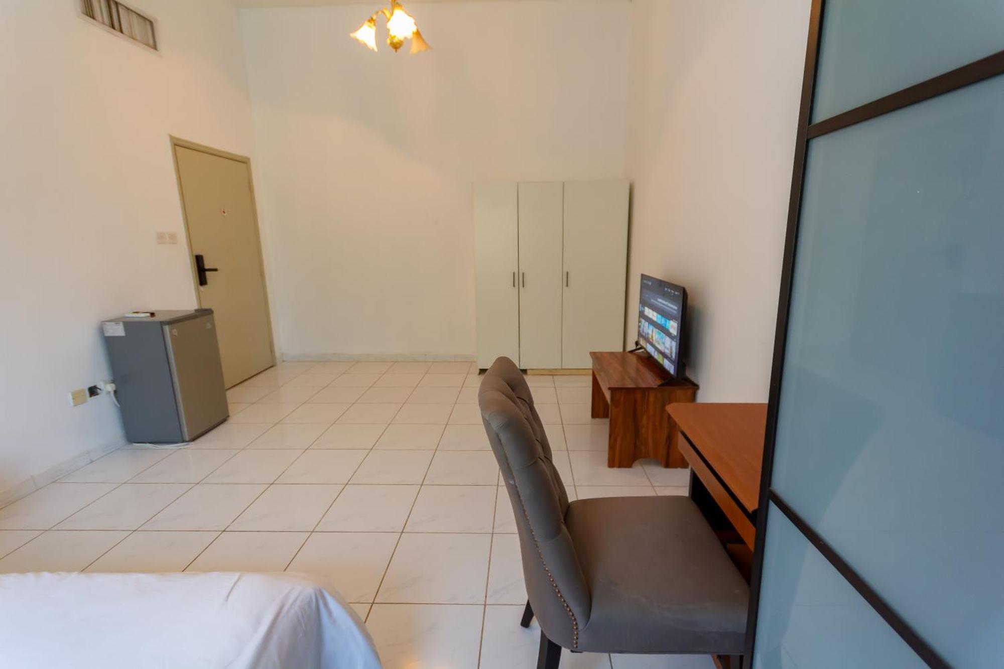 Relaxing Private In Compound Housing Near Burj Alarab 124 Habitación en casa particular *