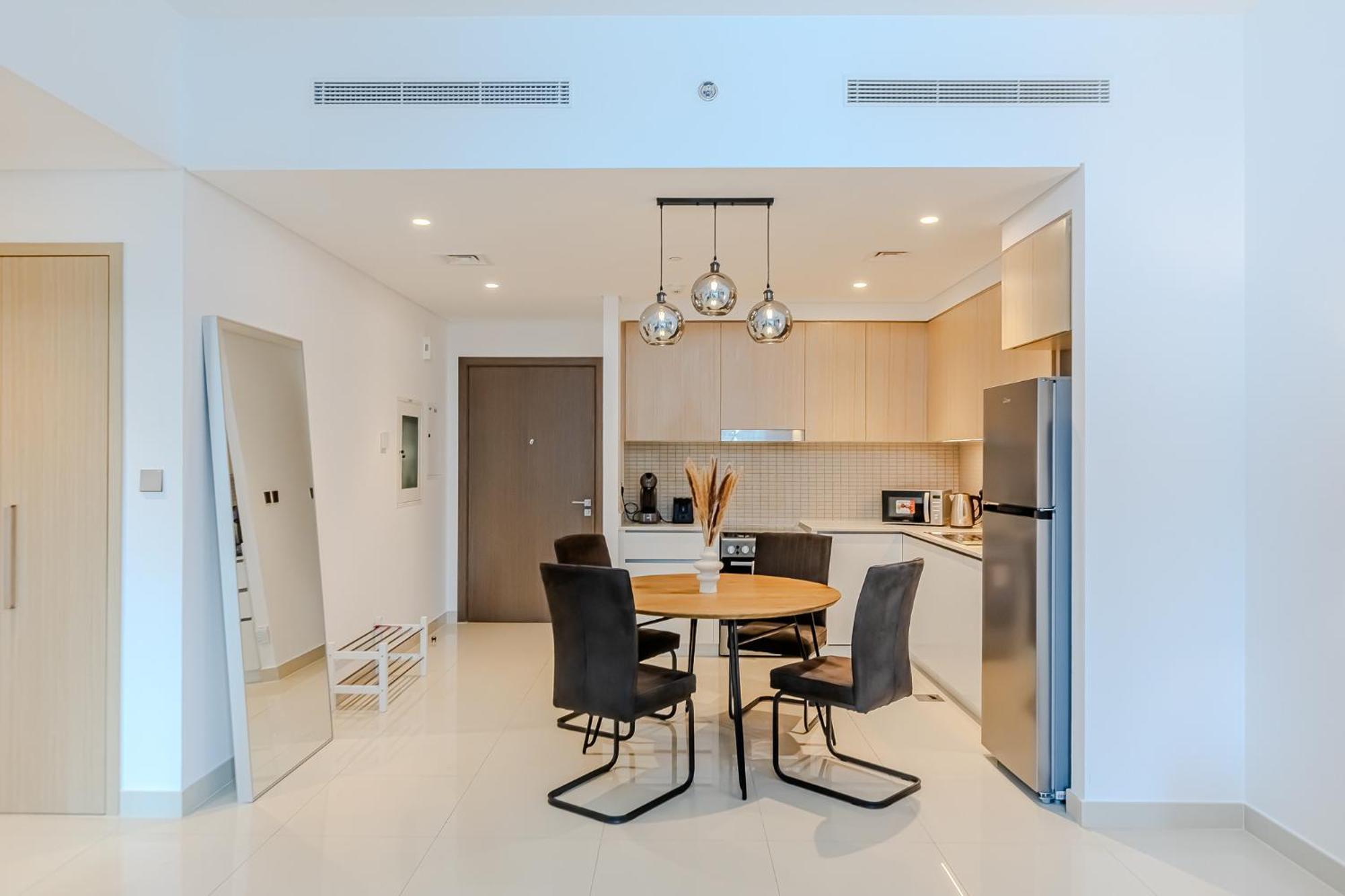 New I Modern I 1bdr I 17 Icon Bay Tower 2 Apartment