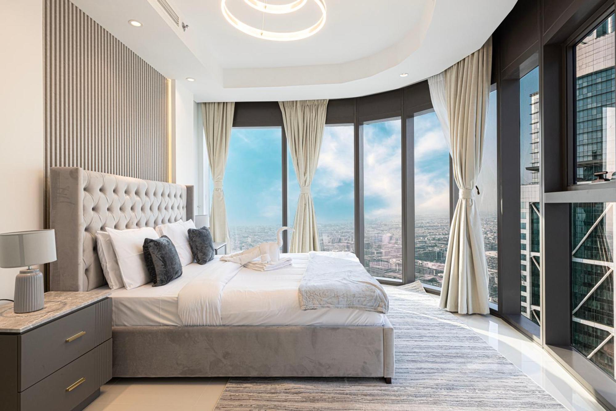 Highest Infinity Pool In Downtown Apartament