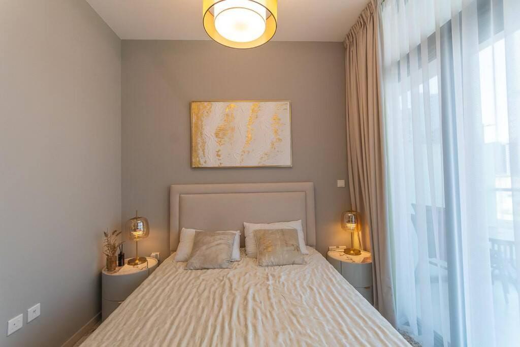 Apartment Convenient Location L Large Balcony L Great Pool *